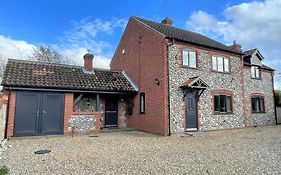 Saltkettle In Blakeney, Sleeping 12 In 5 Bedrooms